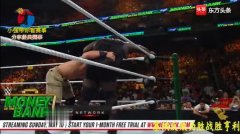 职业摔角：塞纳英勇顽强，顶住对手亨利的进攻，最终反败为胜！
